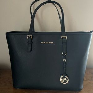 Michael Kors Jet Set Medium Saffiano Leather - Black Tote Bag